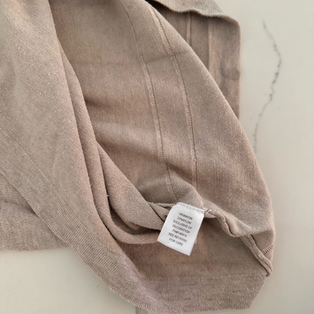 Medium Sweater Top Open Shoulders - Picture 4 of 4